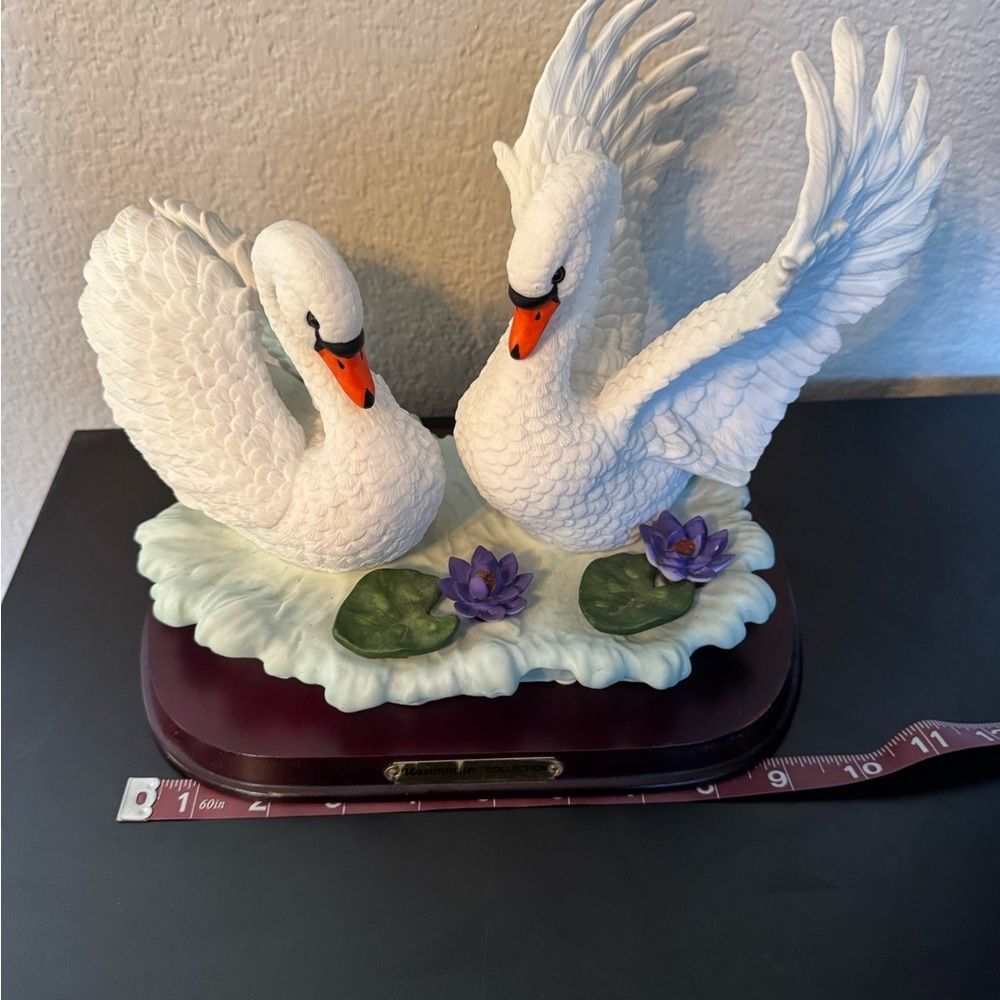 Westminster Collection White Handpainted Porcelain Swans Figurine and Stand - Picture 8 of 9